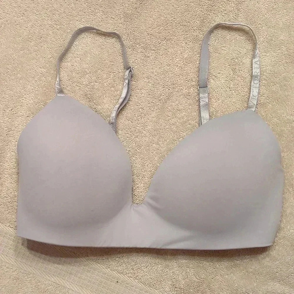 Victorias Secret T-Shirt lightly lined Wireless Bra in Light Grey Size 32D - Picture 1 of 4